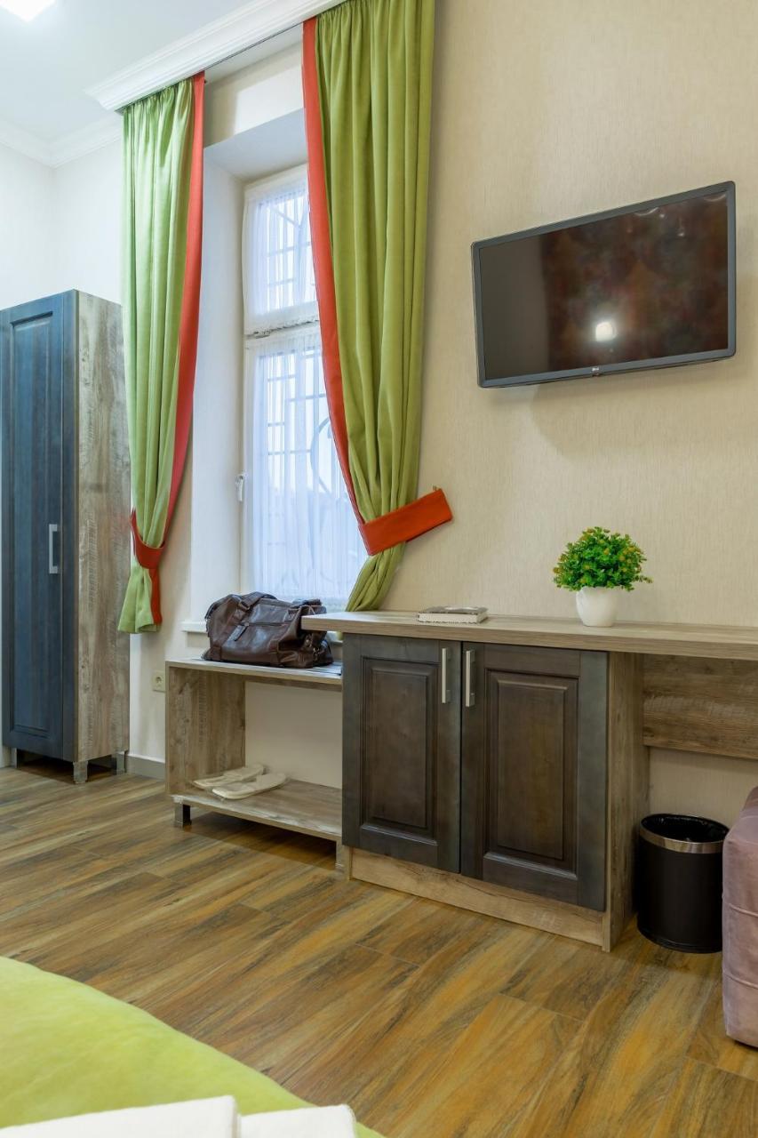 Mini Hotel Barvy Lvova On Horodotska St. Esterno foto